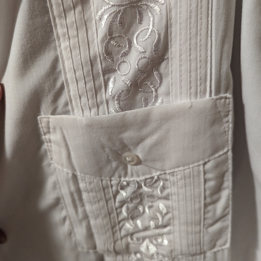 Traditional 4-pocket Guayabera white